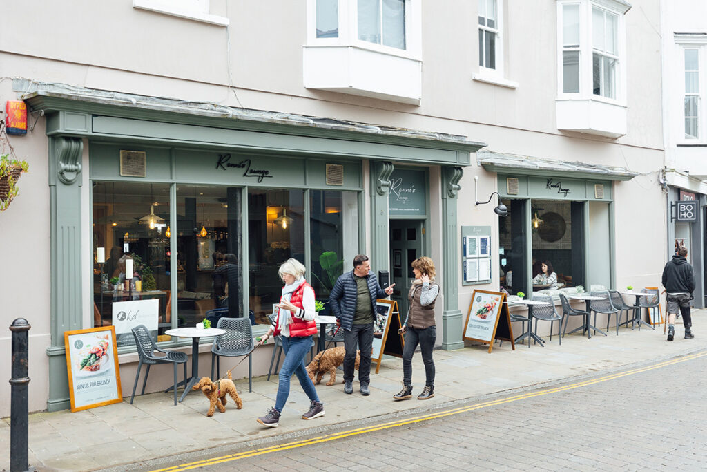 Ronni'z Lounge Tenby